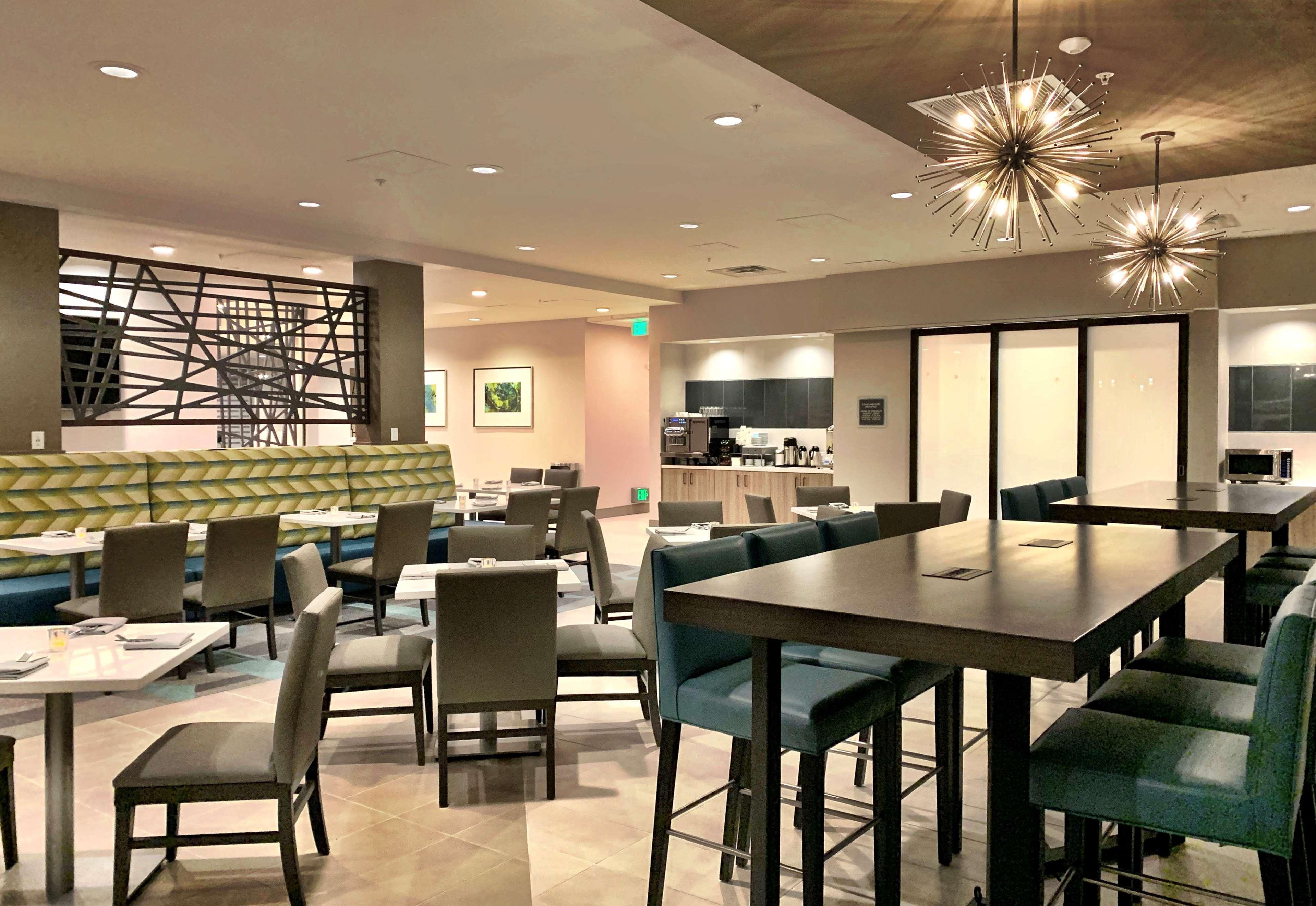 Best Western Premier Hotel At Fisher'S Landing Vancouver Buitenkant foto