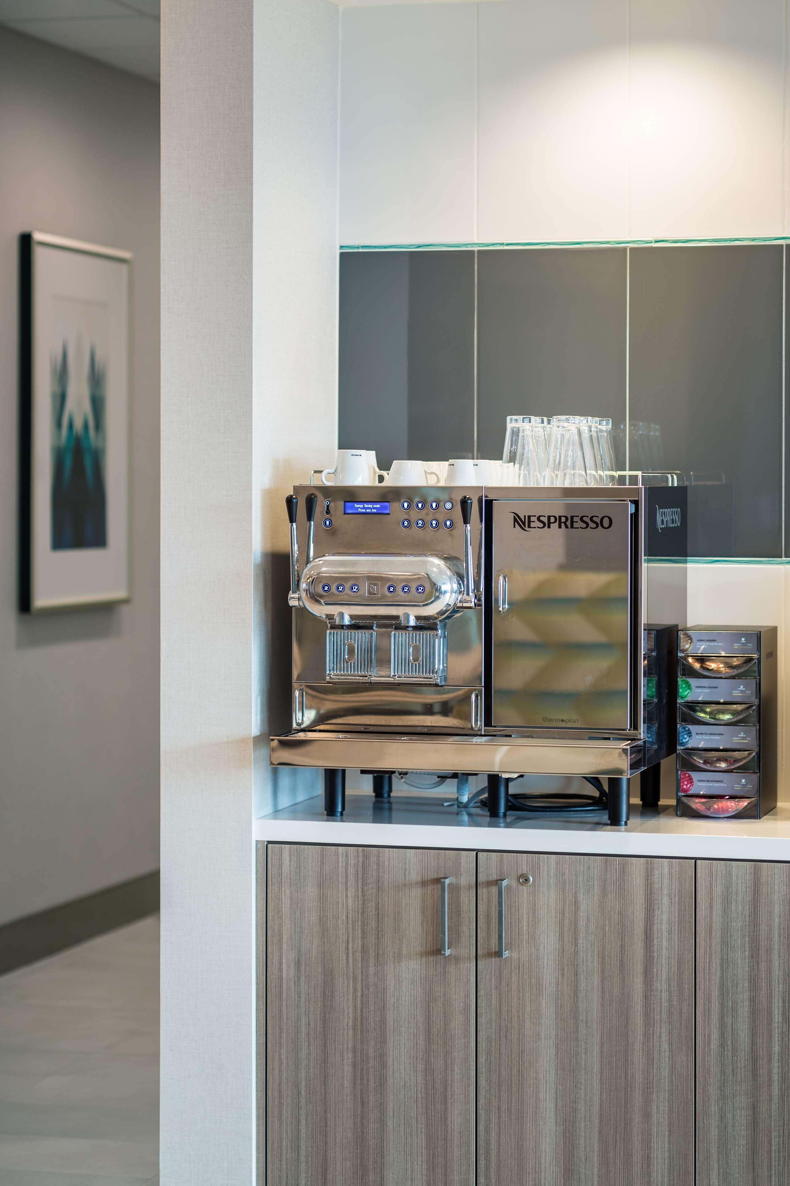 Best Western Premier Hotel At Fisher'S Landing Vancouver Buitenkant foto