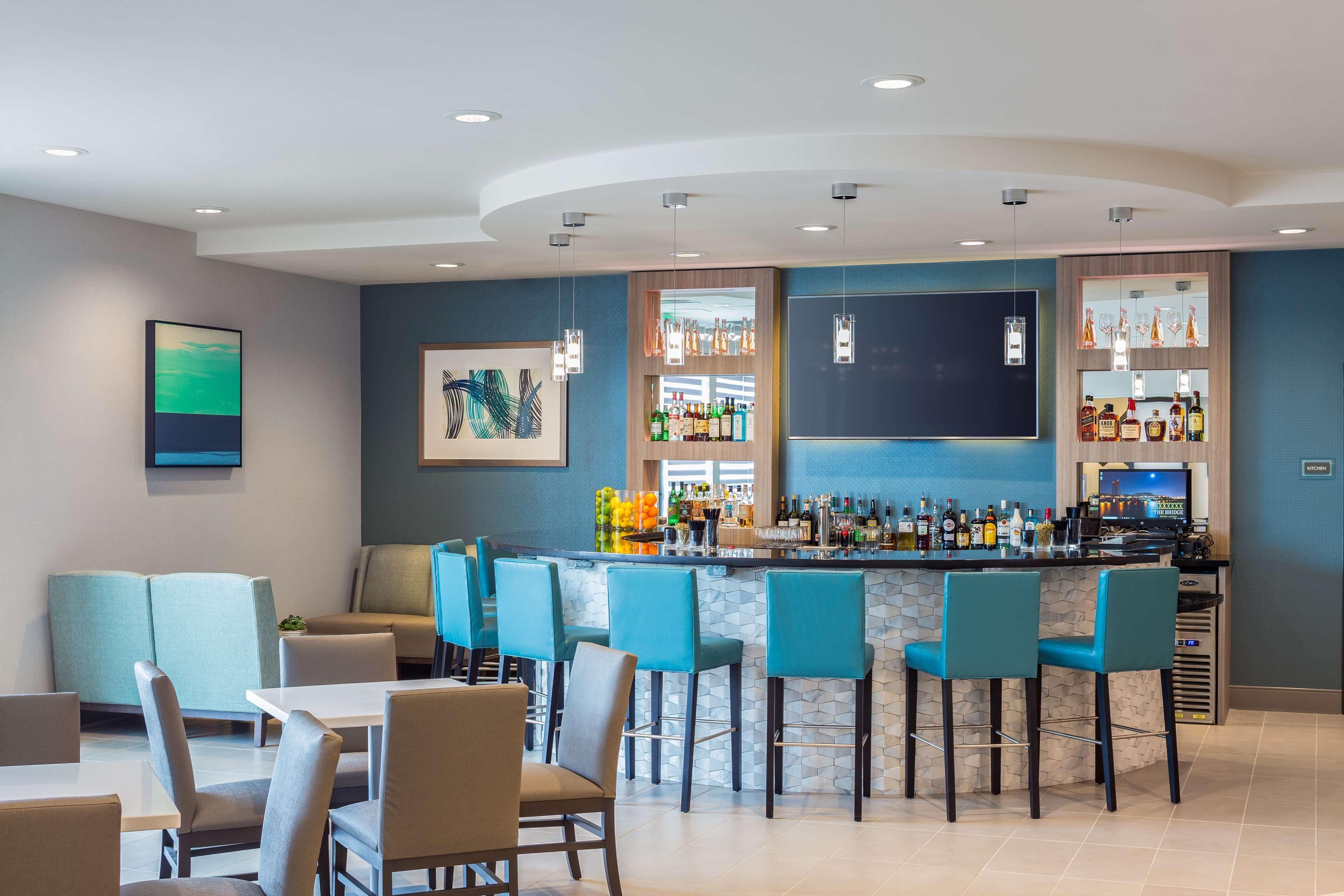 Best Western Premier Hotel At Fisher'S Landing Vancouver Buitenkant foto